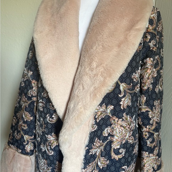 Forever 21 Faux Fur Lined Jacquard Floral Printed Long Winter Coat - Picture 4 of 10